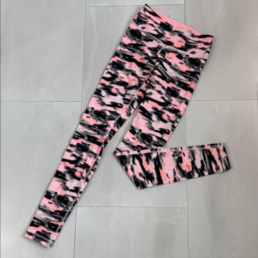 Rare Lululemon Camo Pink and Black Leggings